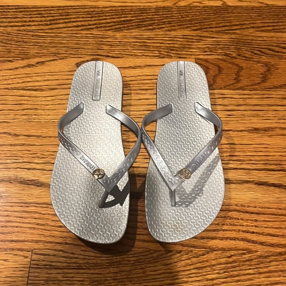 Ipanema Woman’s Silver Flip Flops Size US 9 - Picture 2 of 7